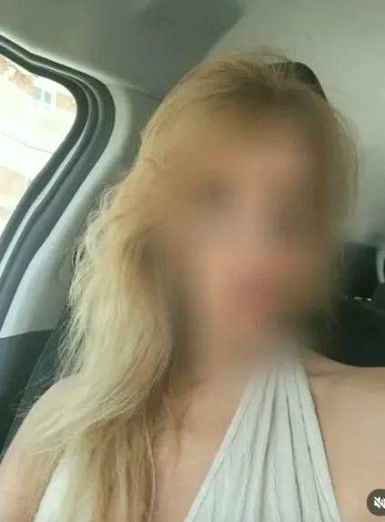 Andrea, 35
