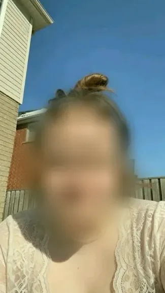 Büsra, 37
