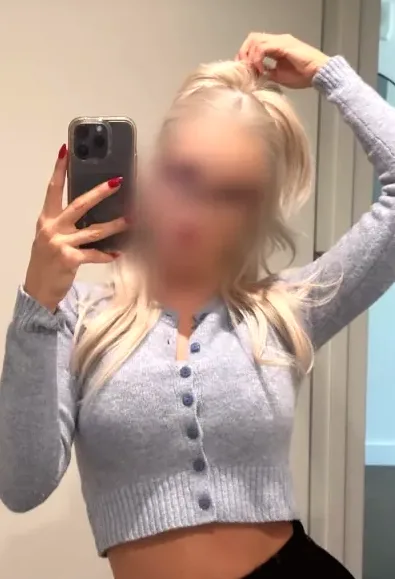 Maja, 25