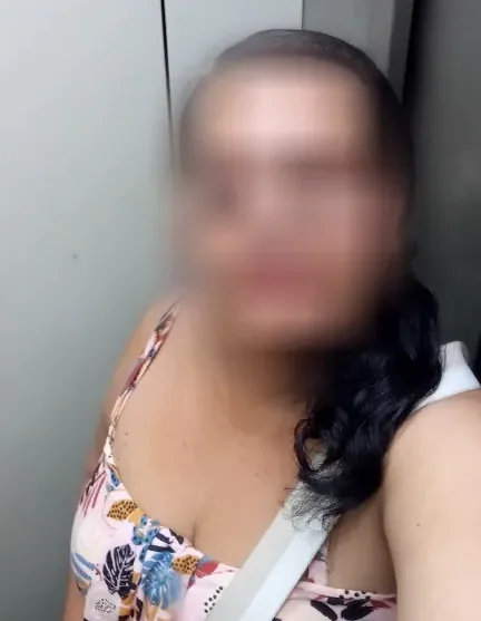 Nicole, 32