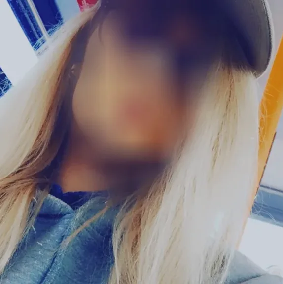 Viktoria, 28